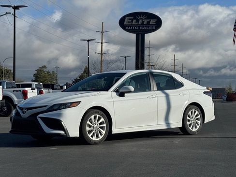 Used 2024 Toyota Camry SE FWD image 1