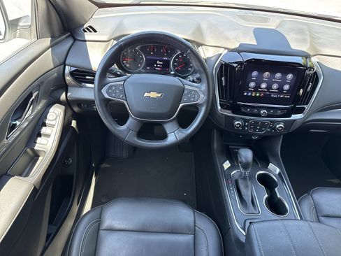 Used 2023 Chevrolet Traverse LT w/ Rear Camera Mirror Package FWD image 13