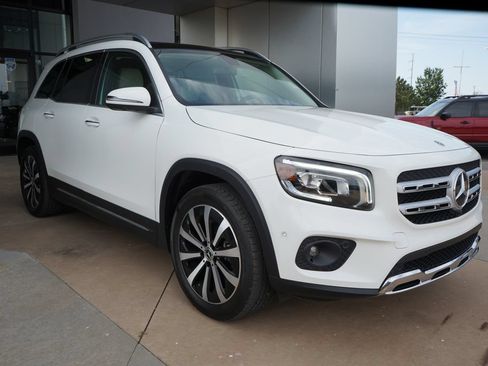 Used 2023 Mercedes-Benz GLB 250 4MATIC image 3