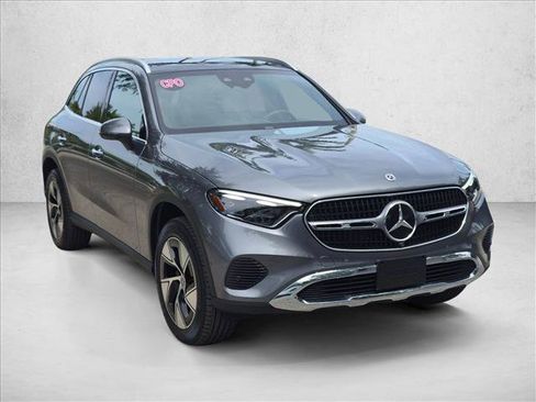 Used 2023 Mercedes-Benz GLC 300 4MATIC image 3