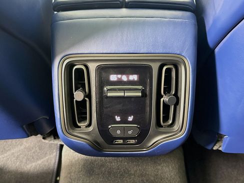 Used 2021 Aston Martin DBX image 24