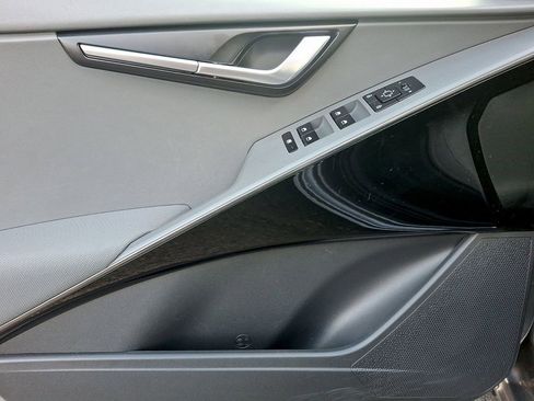 Certified 2023 Kia Niro EX image 12