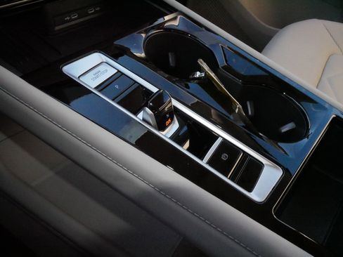 Certified 2025 Volkswagen Atlas SE w/ Black Wheel Package image 25