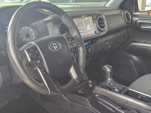 Used 2022 Toyota Tacoma TRD Sport w/ Technology Package image 11