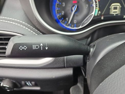 New 2025 Chrysler Pacifica Select image 24