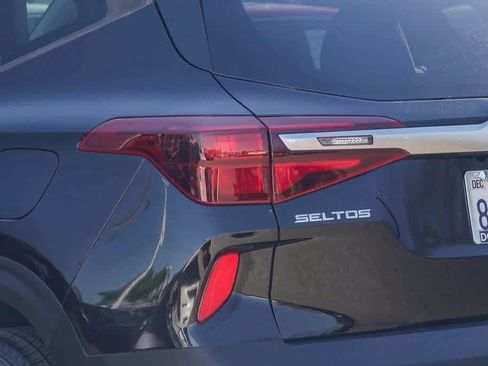 Certified 2022 Kia Seltos LX image 7