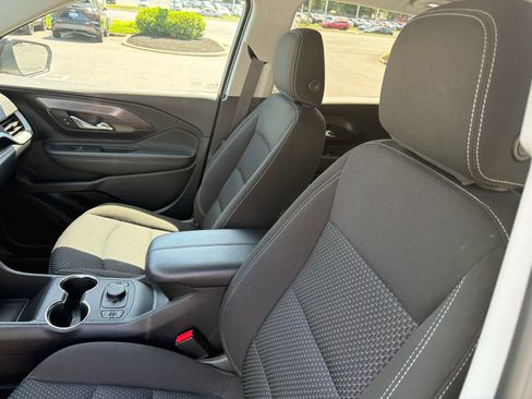 Certified 2023 GMC Terrain SLE w/ Driver Convenience Package AWD/4WD image 8