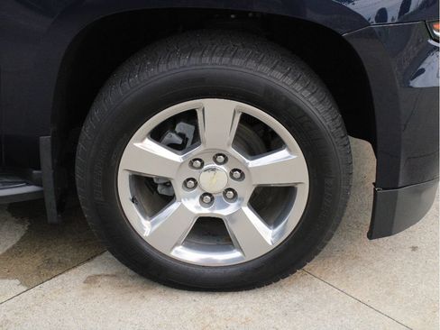 Used 2019 Chevrolet Tahoe LT w/ Luxury Package AWD/4WD image 12