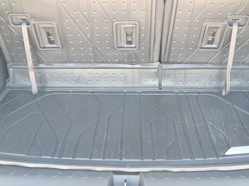 Used 2023 Chevrolet Traverse RS w/ LPO, Floor Liner Package FWD image 27