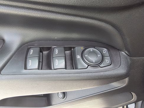 Used 2018 Chevrolet Equinox LT w/ Sun & Infotainment Package image 12