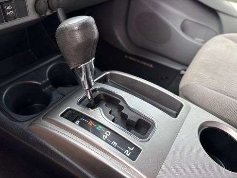 Used 2015 Toyota Tacoma 4x4 Access Cab V6 image 26