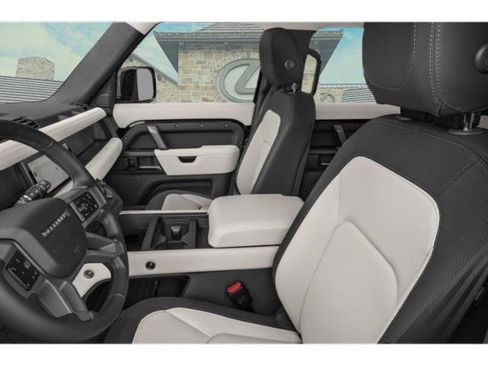 Used 2024 Land Rover Defender 110 X-Dynamic SE image 9