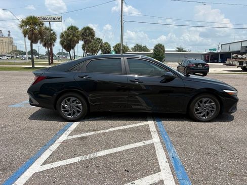 Used 2024 Hyundai Elantra SEL FWD image 2