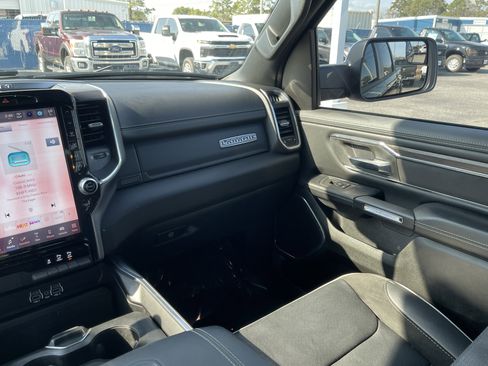 Used 2025 RAM 1500 Laramie image 32