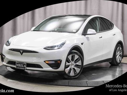 Used 2022 Tesla Model Y Long Range AWD/4WD image 1