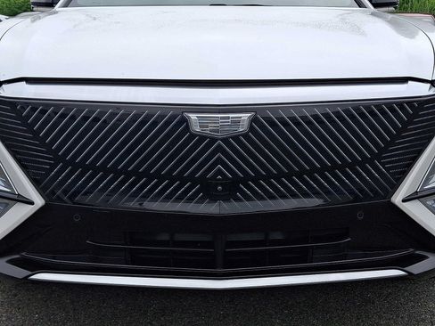 Certified 2024 Cadillac Lyriq Luxury w/ LPO, Floor Liner Package AWD/4WD image 9