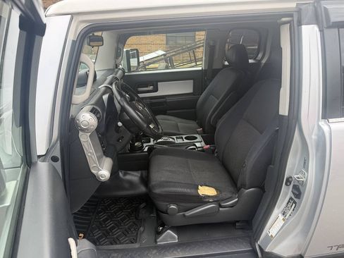 Used 2007 Toyota FJ Cruiser 4WD w/ Upgrade Pkg 2 image 4