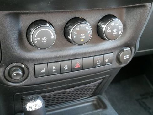 Used 2016 Jeep Wrangler Unlimited Sahara AWD/4WD image 21