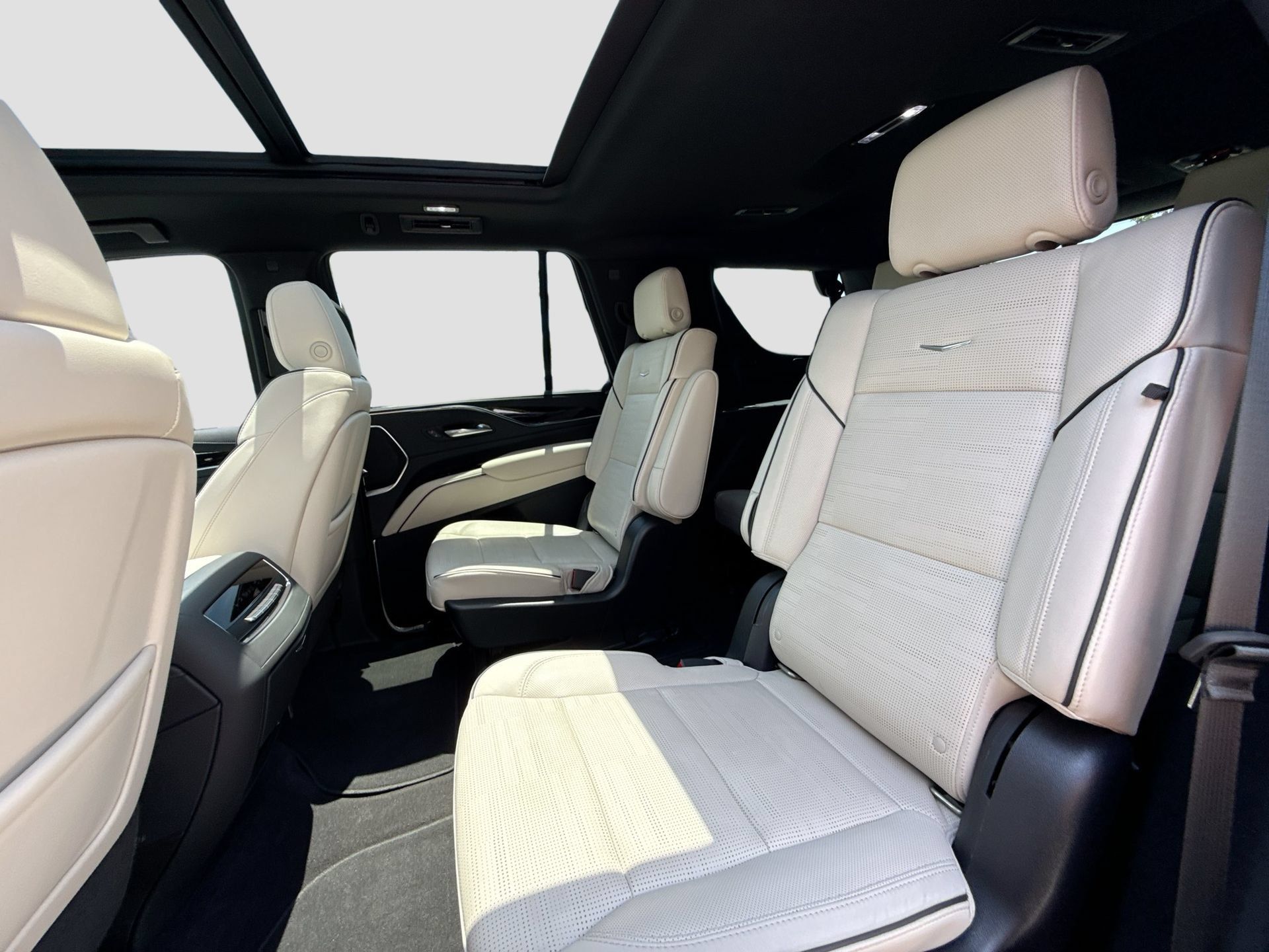 Certified 2022 Cadillac Escalade Sport w/ Touring Package RWD image 20