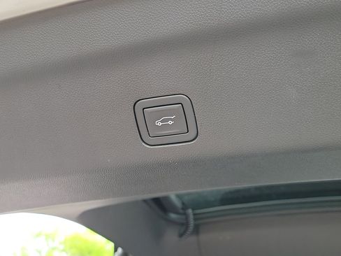 Used 2024 Chevrolet Tahoe Premier AWD/4WD image 7