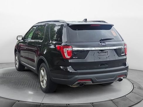 Used 2019 Ford Explorer XLT FWD image 3