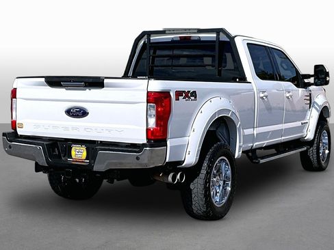 Used 2017 Ford F250 Lariat w/ Lariat Value Package AWD/4WD image 2