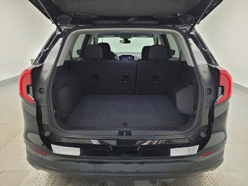 Used 2022 GMC Terrain SLE image 29