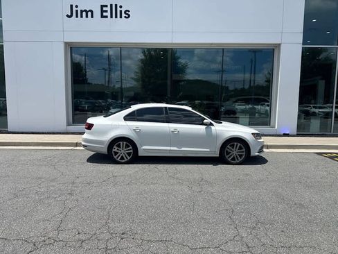 Used 2017 Volkswagen Jetta SEL FWD image 2