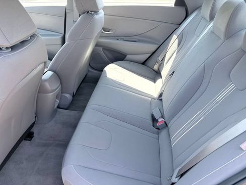 Used 2025 Hyundai Elantra Hybrid FWD image 7