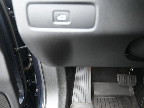 Used 2023 Volvo XC60 B5 Ultimate w/ Climate Package AWD/4WD image 16