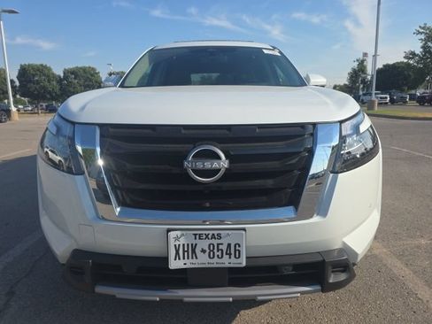 Certified 2025 Nissan Pathfinder Platinum w/ Cargo Package FWD image 2