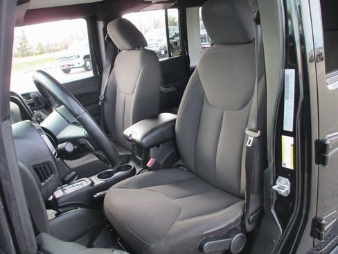 Used 2018 Jeep Wrangler Unlimited Sport S image 13