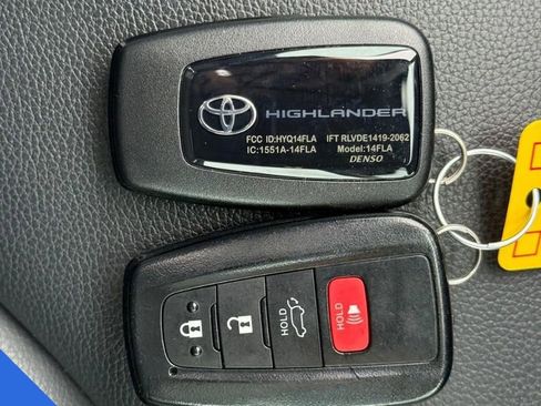 Used 2023 Toyota Highlander XLE AWD/4WD image 27