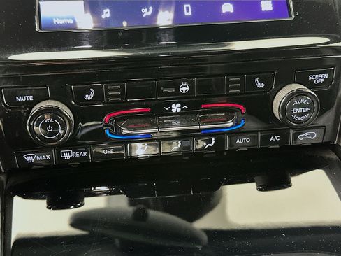 Used 2023 Jeep Grand Cherokee Altitude image 23