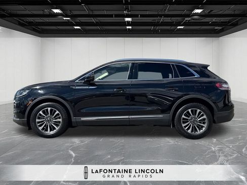 Used 2023 Lincoln Nautilus AWD w/ Premium Package image 2