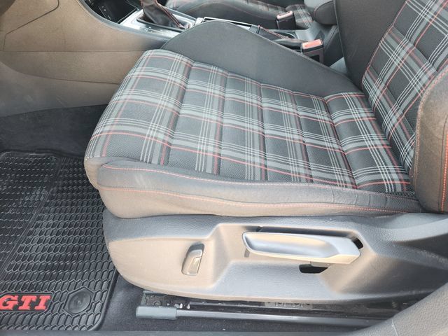 Used 2017 Volkswagen Golf 4-Door FWD image 24