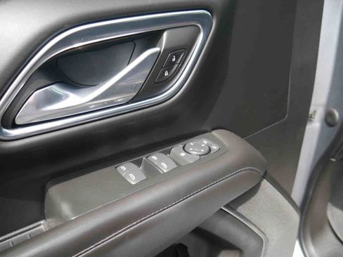 Used 2023 GMC Yukon XL SLE w/ Gmc Pro Safety Plus Package AWD/4WD image 25