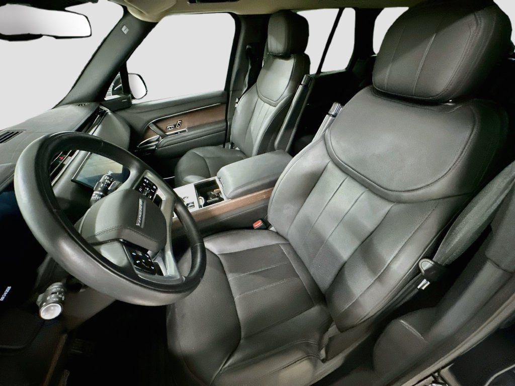 Used 2024 Land Rover Range Rover SE AWD/4WD image 5