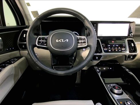 Certified 2024 Kia Sorento SX Prestige w/ Panoramic Sunroof Package AWD/4WD image 5