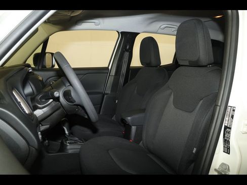 Certified 2023 Jeep Renegade Latitude AWD/4WD image 15
