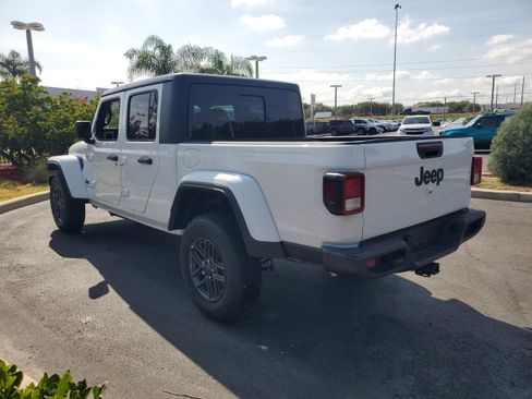 New 2025 Jeep Gladiator Sport image 8