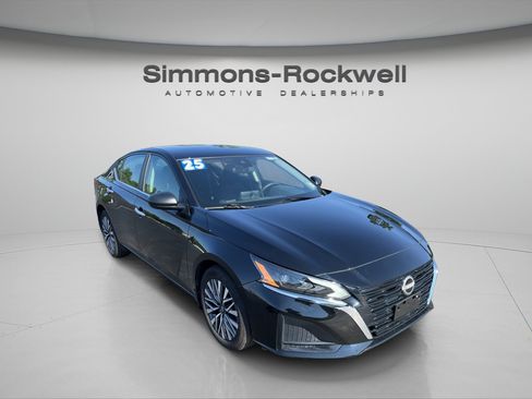 Used 2025 Nissan Altima 2.5 SV FWD image 6