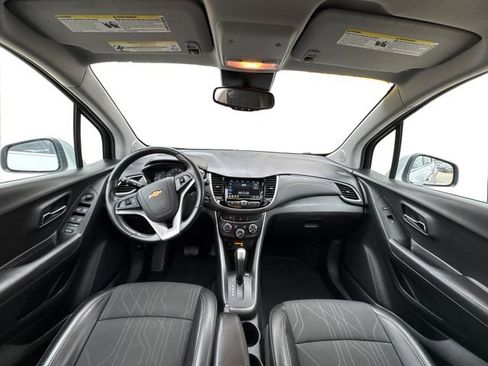 Used 2019 Chevrolet Trax LT w/ LT Convenience Package FWD image 13