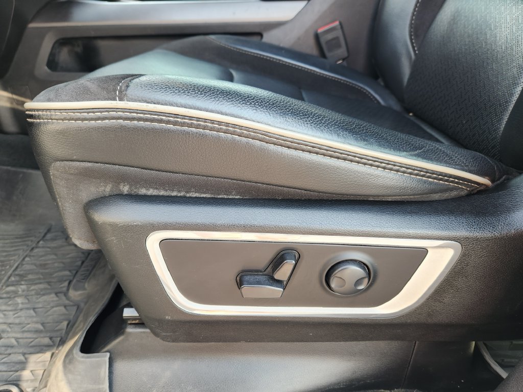 Used 2023 RAM 1500 Laramie AWD/4WD image 25