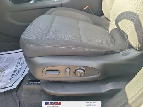 Used 2023 Chevrolet Traverse LT FWD image 17
