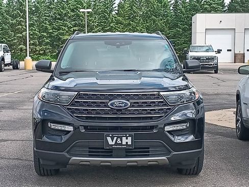 Used 2021 Ford Explorer XLT w/ Equipment Group 202A AWD/4WD image 4