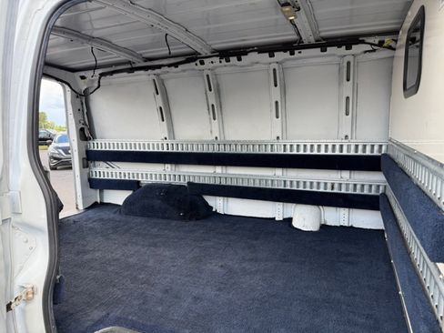Used 2018 Chevrolet Express 2500 image 20
