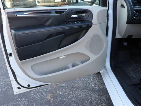 Used 2017 Dodge Grand Caravan SXT image 22