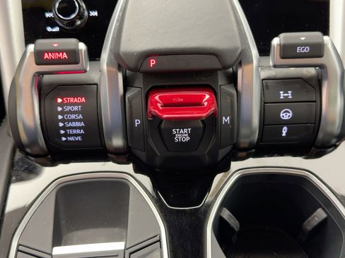 Used 2020 Lamborghini Urus image 26