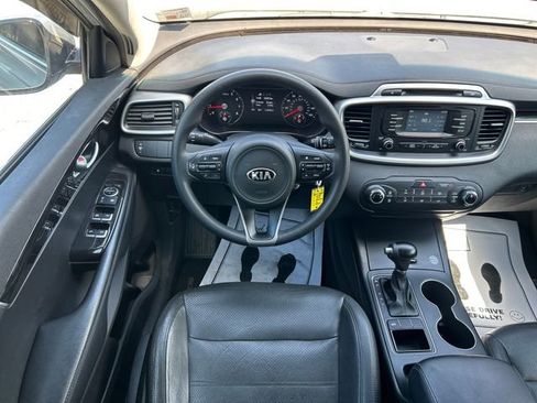 Used 2018 Kia Sorento L FWD image 13